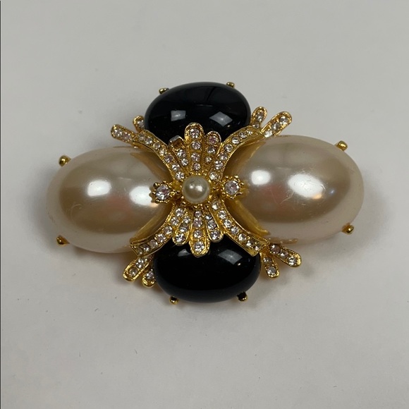 Joan Rivers Jewelry - Vintage Joan Rivers Pearl & Rhinestone Brooch